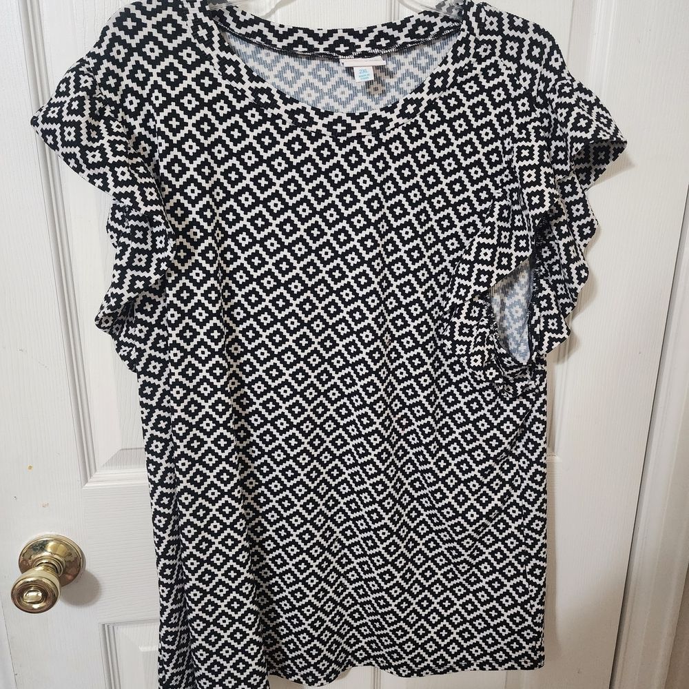 LuLaRoe Monochrome Geometric Blouse